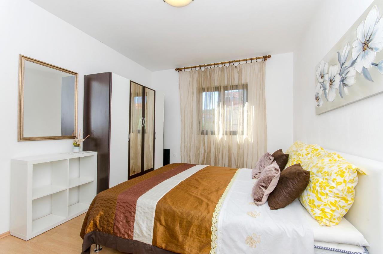 Apartments Derado Supetar Kültér fotó