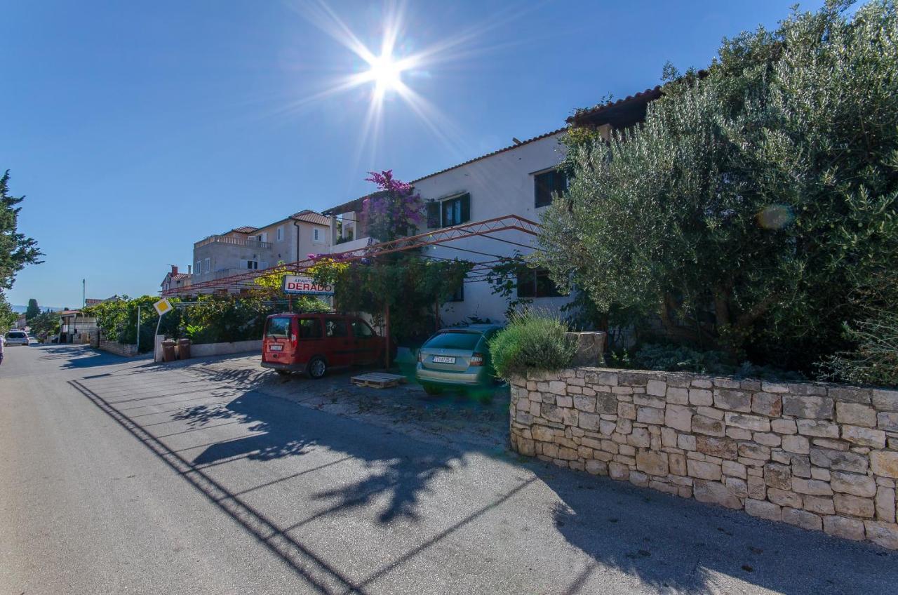 Apartments Derado Supetar Kültér fotó